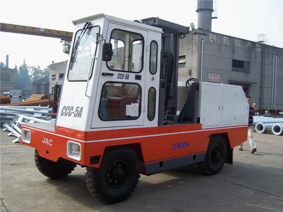 Internal combustion side fork lift trucks